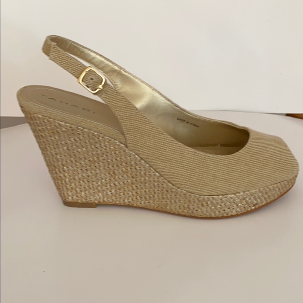 👠❤️ NWOT Tahari platform shoes - Picture 2 of 6